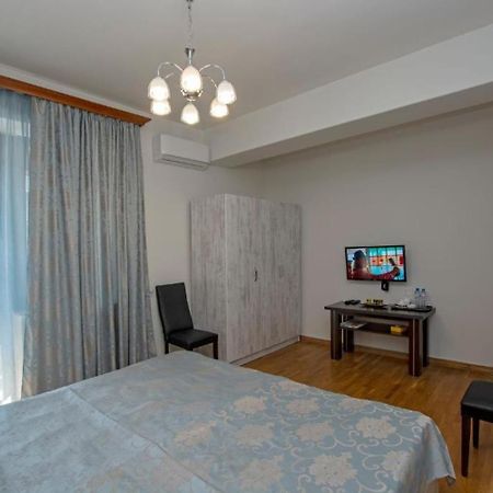 Hotel Season Γιερεβάν Εξωτερικό φωτογραφία