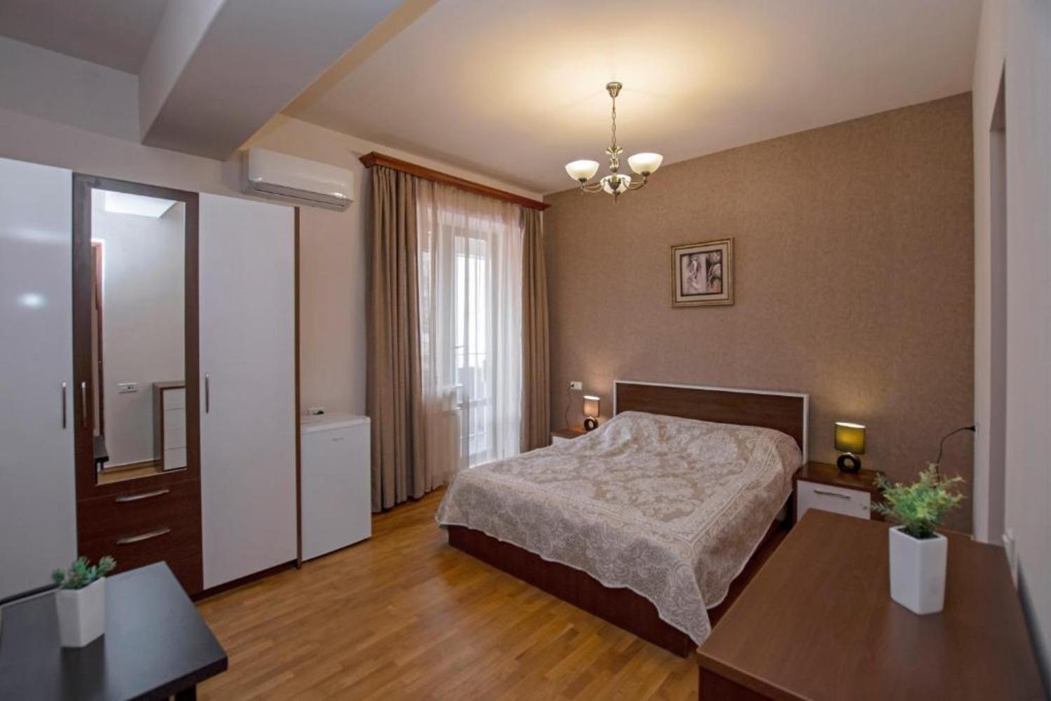 Hotel Season Γιερεβάν Εξωτερικό φωτογραφία