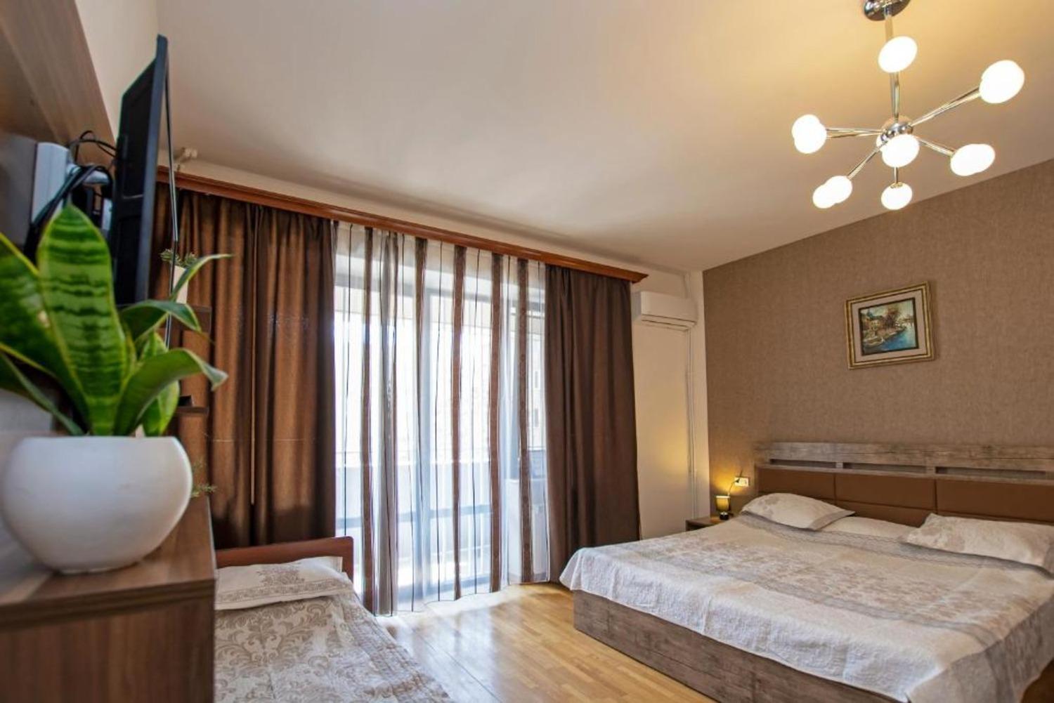 Hotel Season Γιερεβάν Εξωτερικό φωτογραφία
