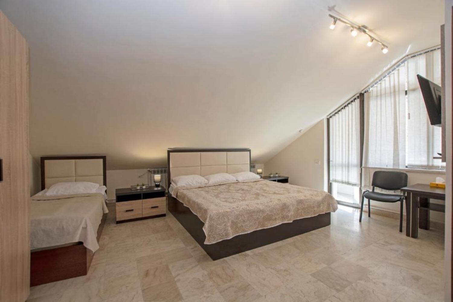 Hotel Season Γιερεβάν Εξωτερικό φωτογραφία